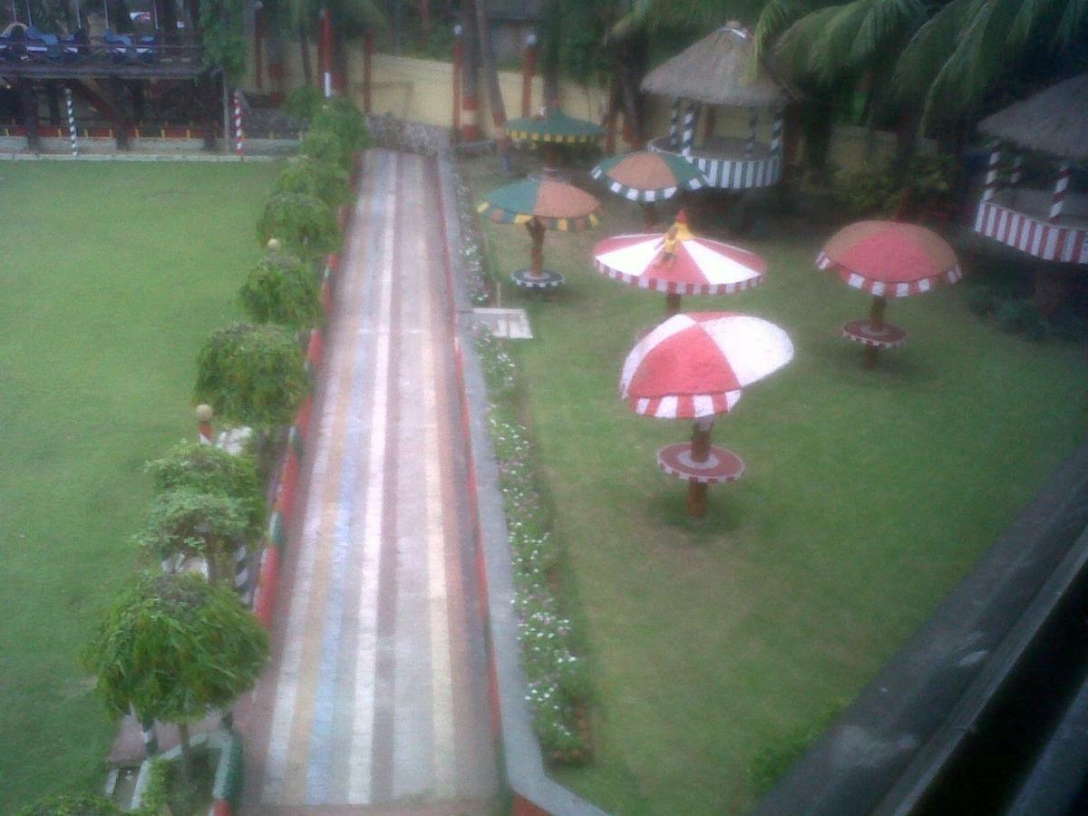 Palm Village Resort Kolkata Bagian luar foto