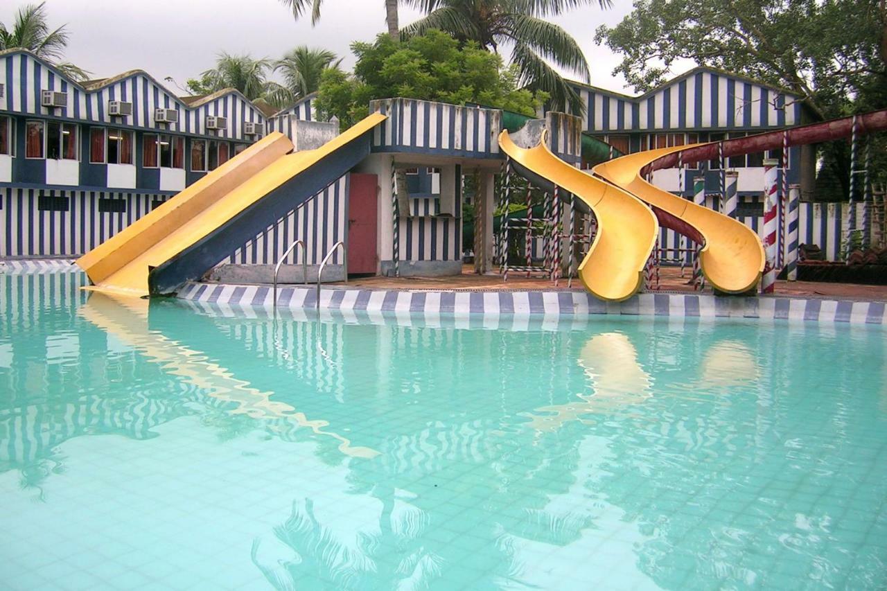 Palm Village Resort Kolkata Bagian luar foto