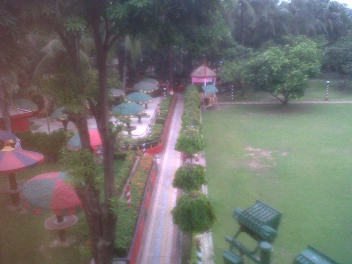 Palm Village Resort Kolkata Bagian luar foto