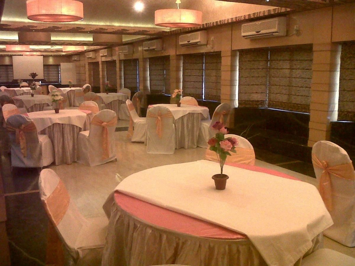 Palm Village Resort Kolkata Bagian luar foto