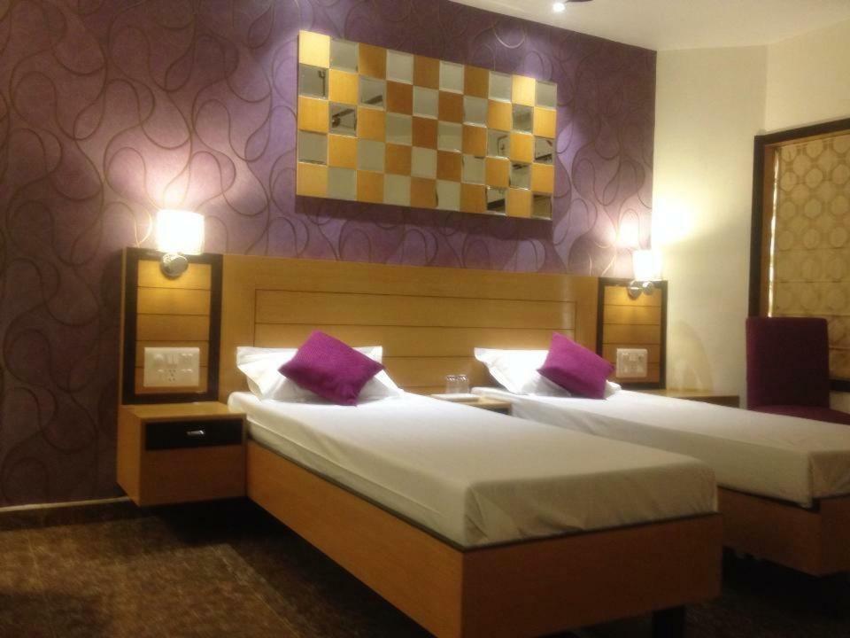 Palm Village Resort Kolkata Bagian luar foto