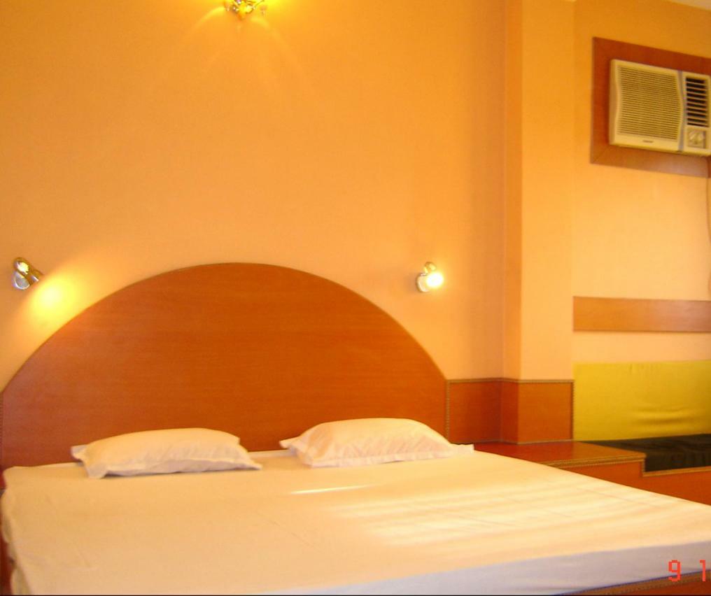 Palm Village Resort Kolkata Bagian luar foto