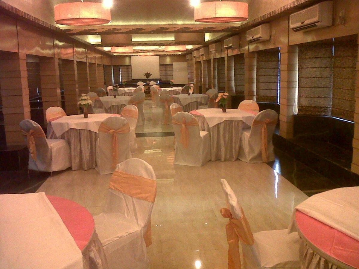 Palm Village Resort Kolkata Bagian luar foto