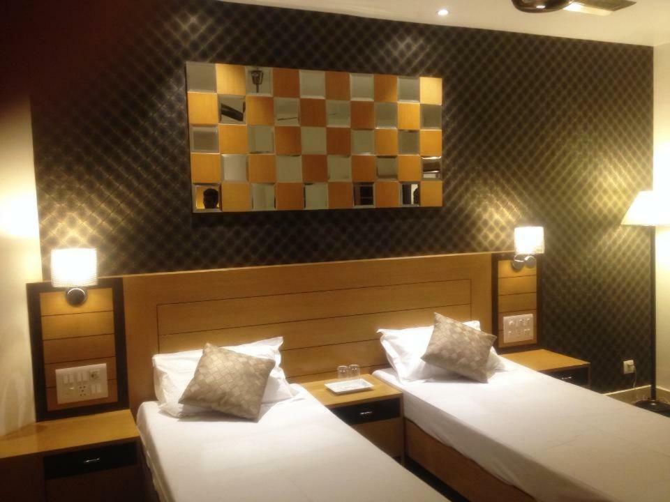 Palm Village Resort Kolkata Bagian luar foto