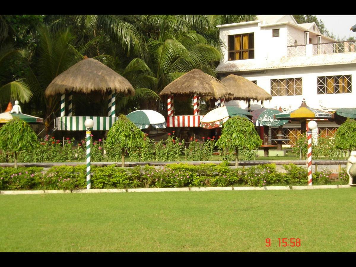 Palm Village Resort Kolkata Bagian luar foto