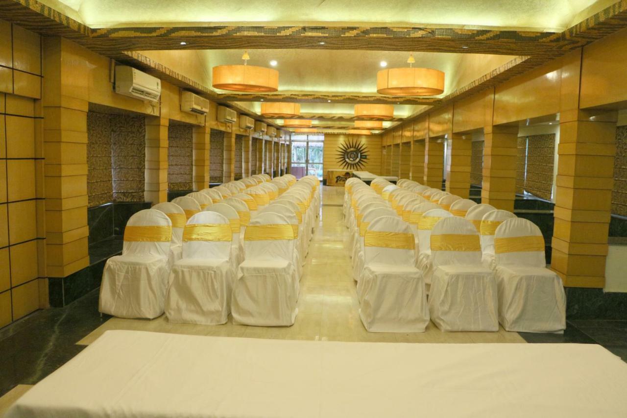Palm Village Resort Kolkata Bagian luar foto