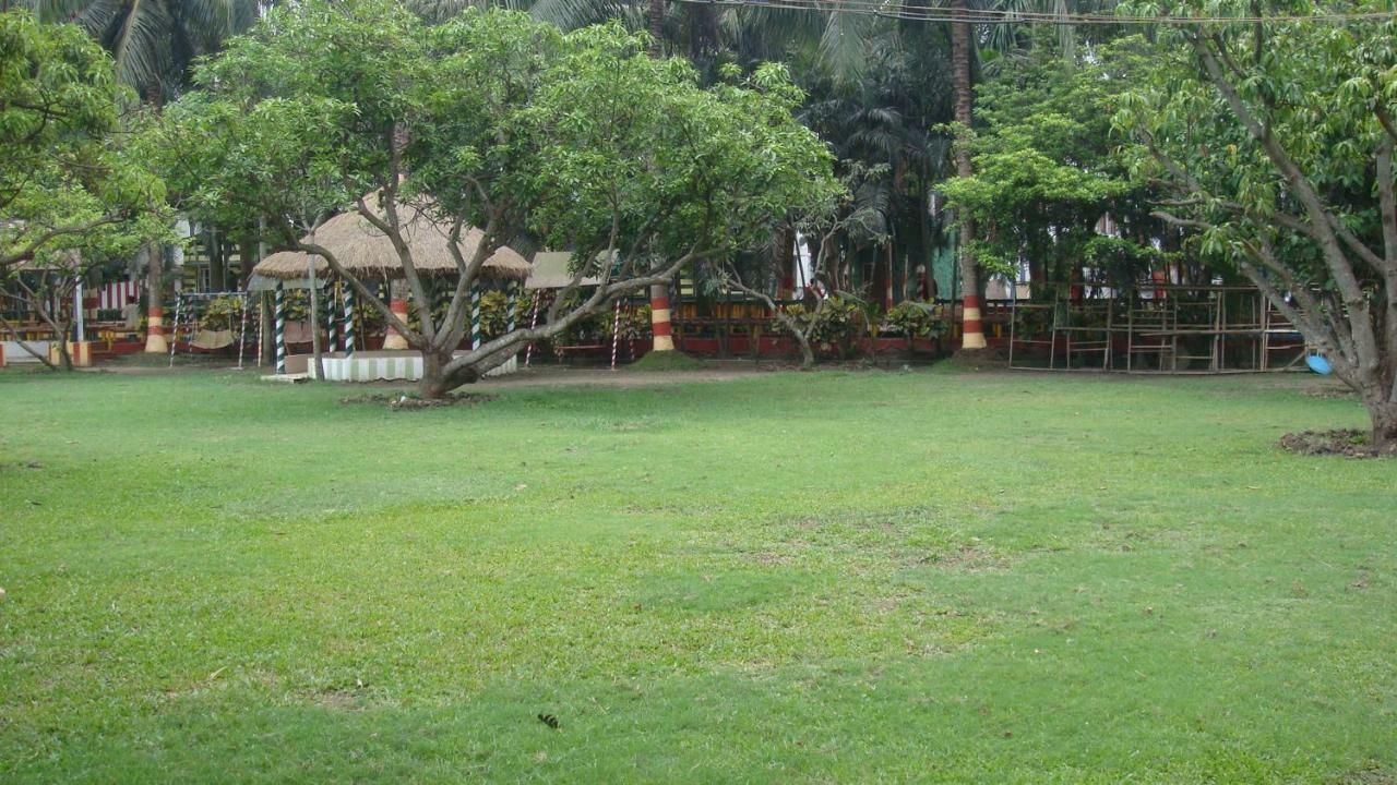 Palm Village Resort Kolkata Bagian luar foto