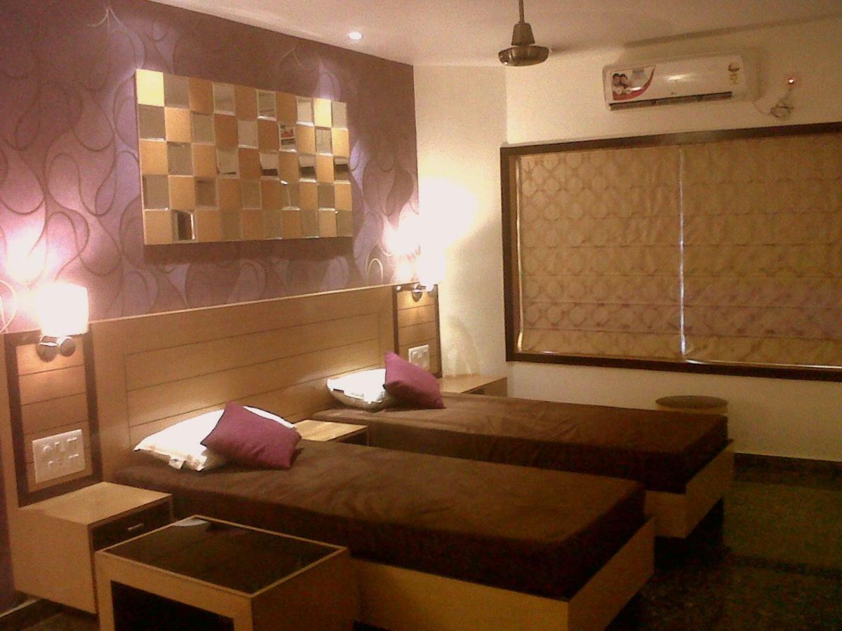 Palm Village Resort Kolkata Bagian luar foto