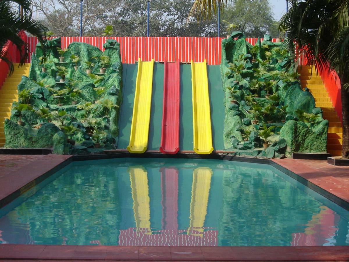 Palm Village Resort Kolkata Bagian luar foto