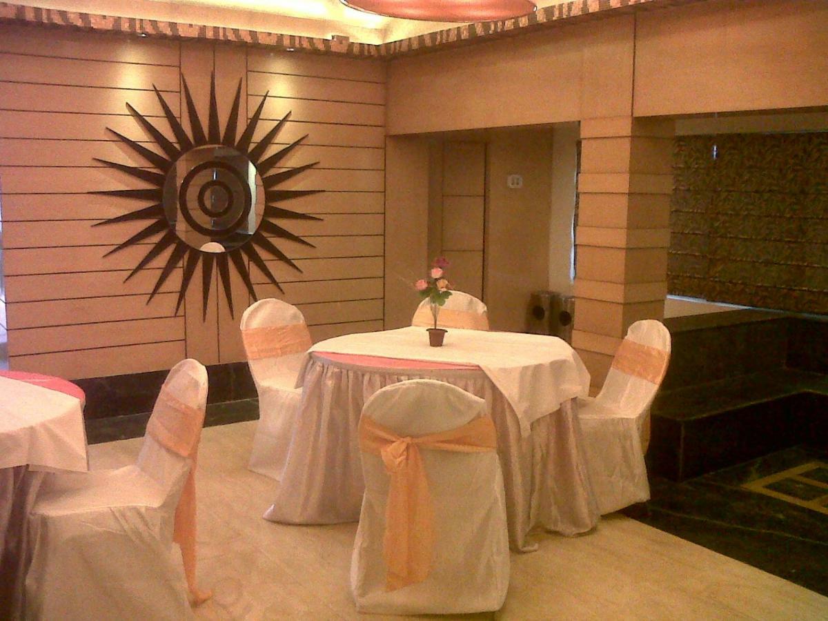 Palm Village Resort Kolkata Bagian luar foto