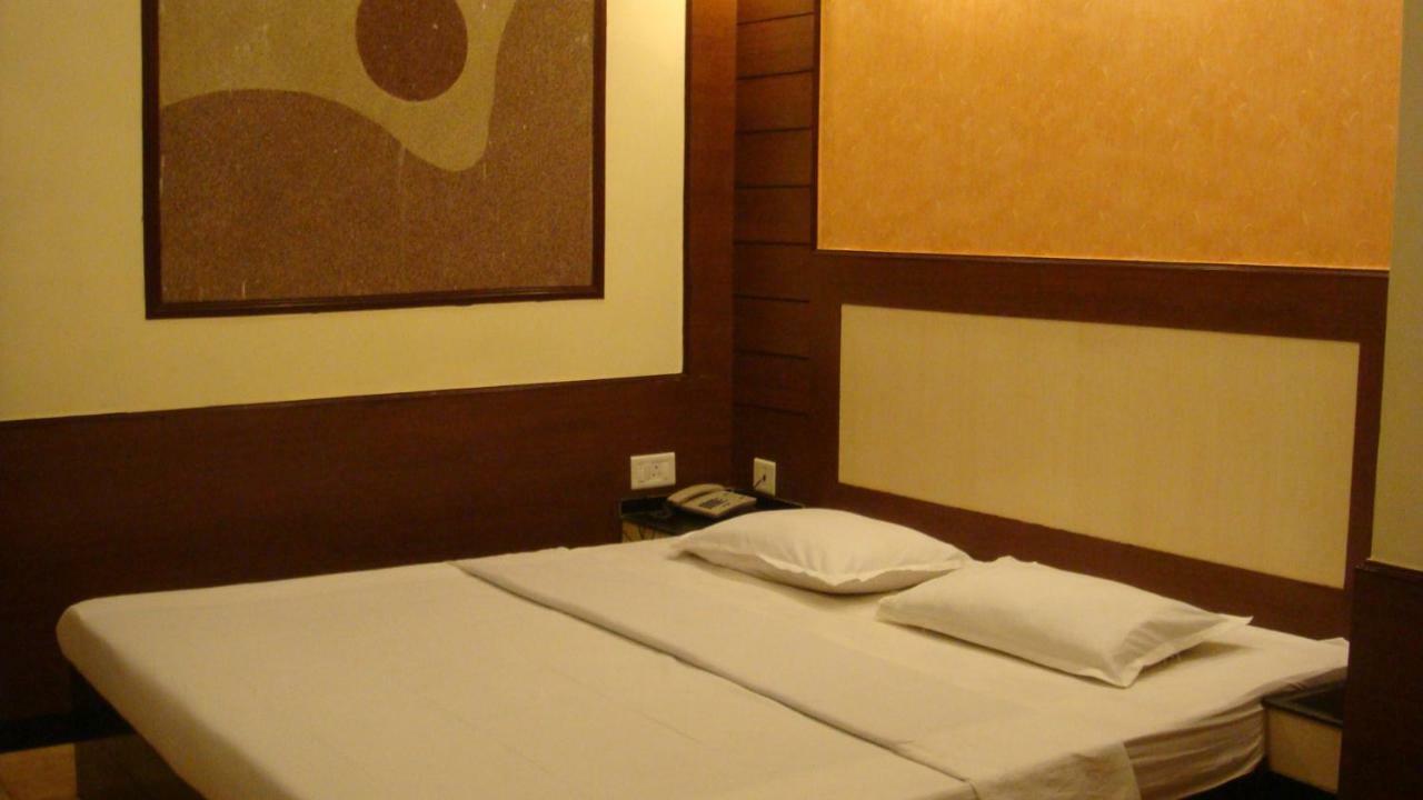 Palm Village Resort Kolkata Bagian luar foto